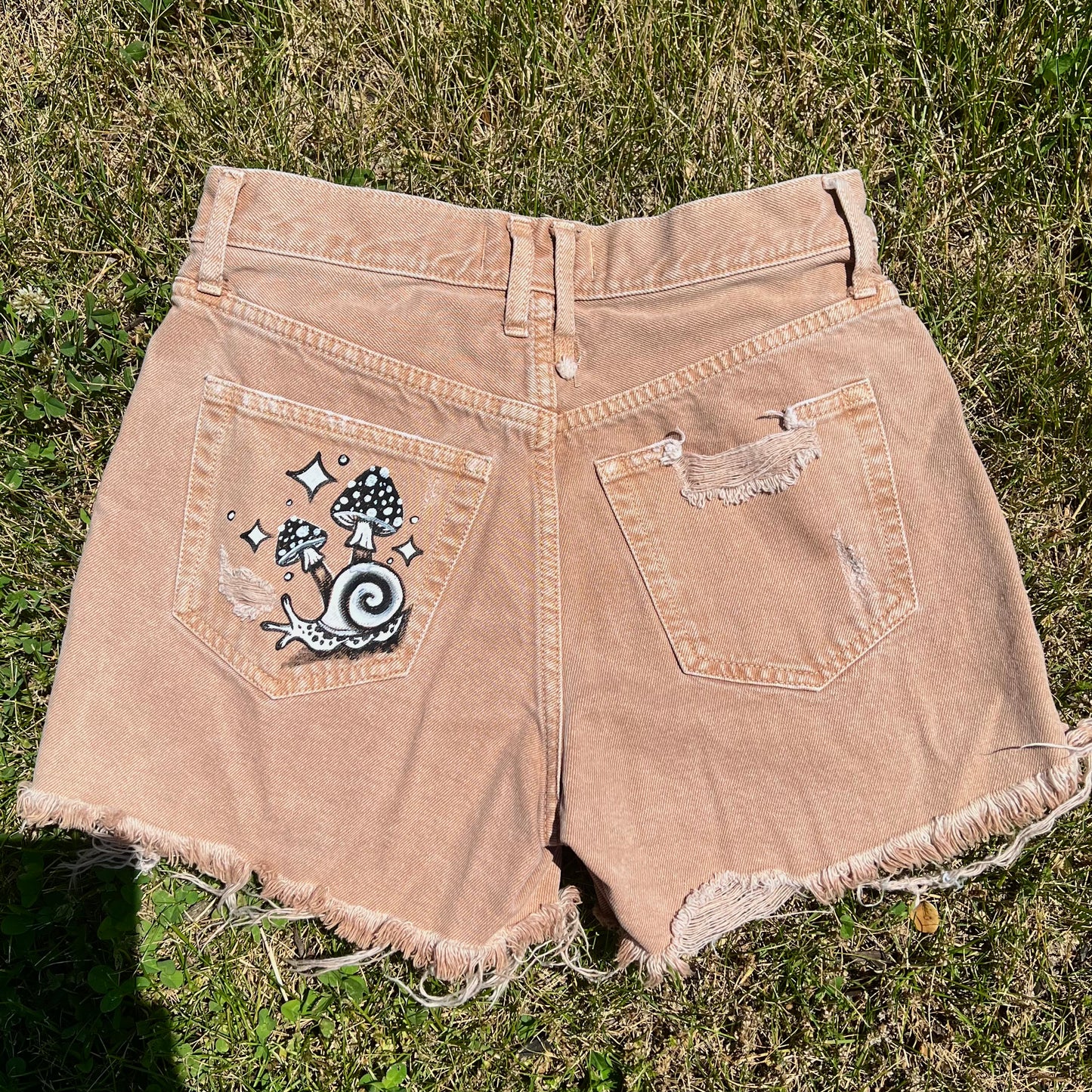 SNAIL SHROOM SHORTS