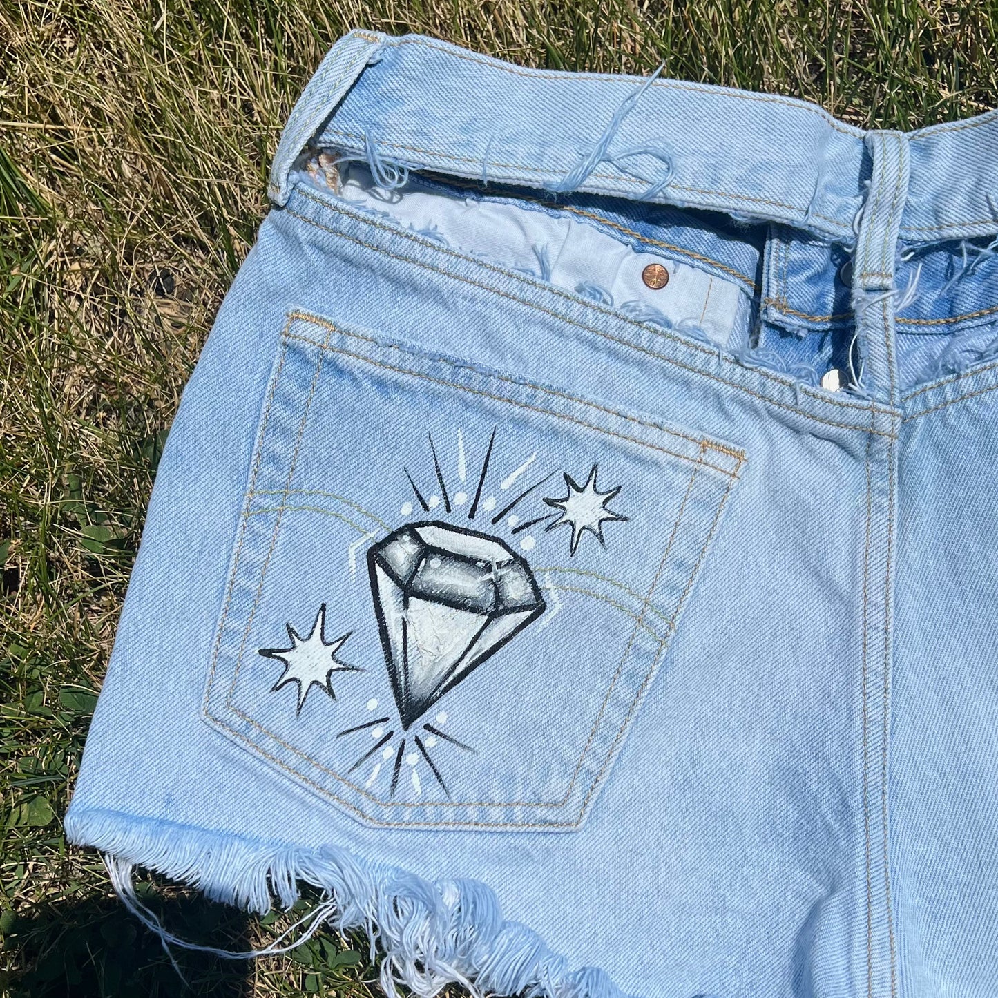 DIAMOND LEVIS